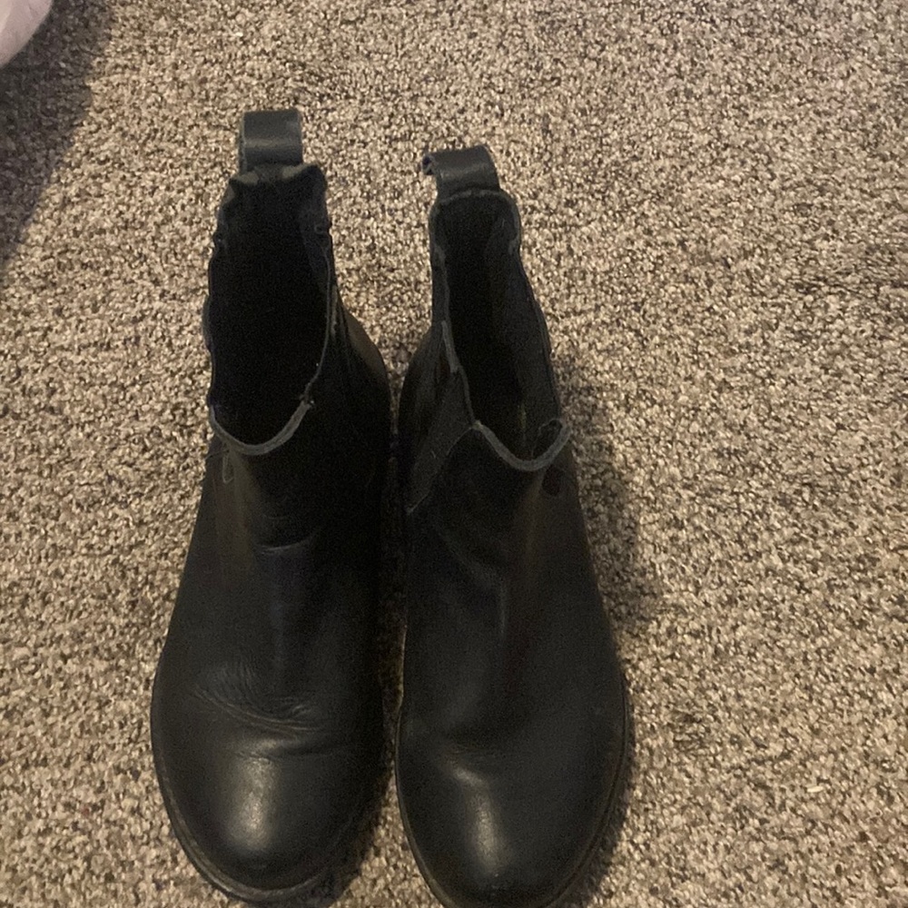 Black leather Chelsea boots in size 4 from asos.